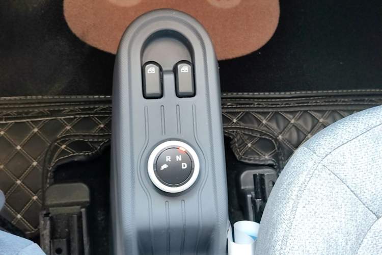 Used Wuling Hongguang MINIEV 2022 Macaron Premium Model – Lithium Iron Phosphate Gear Lever