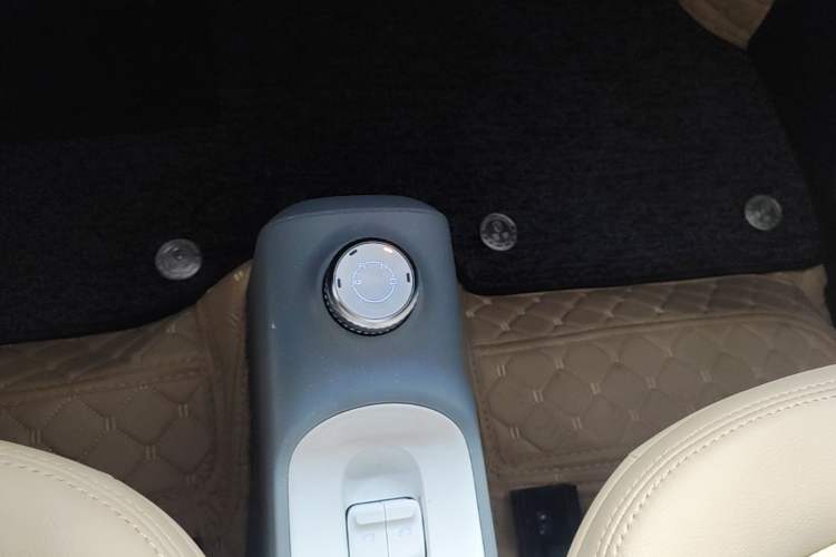 Used Wuling Hongguang MINIEV 2022 GAMEBOY 200km Gaming Edition with Lithium Iron Phosphate Gear Lever