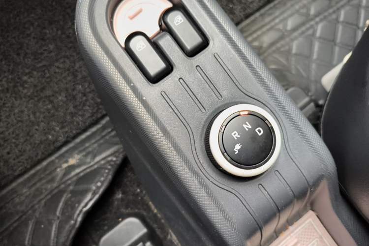 Used Wuling Hongguang MINIEV 2022 Macaron Fashion Model Lithium Iron Phosphate Gear Lever