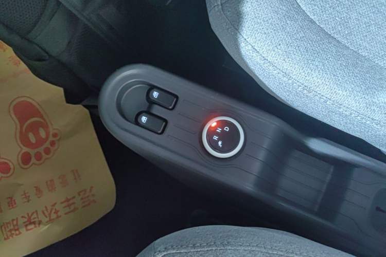 Used Wuling Hongguang MINIEV 2022 Macaron Premium Model – Lithium Iron Phosphate Gear Lever