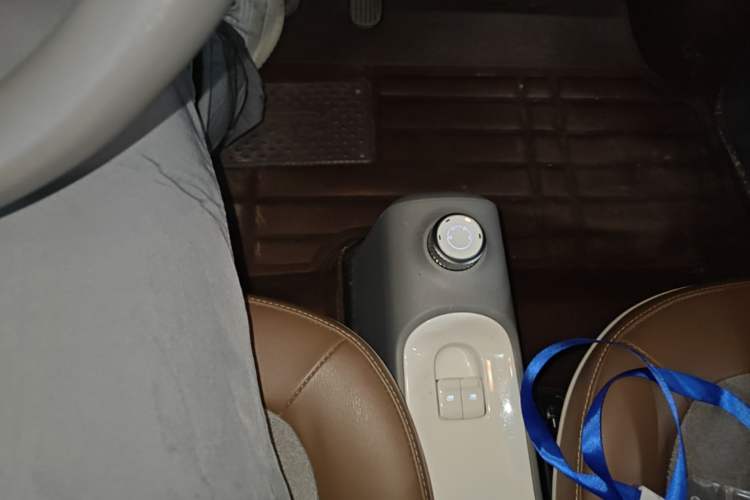 Used Wuling Hongguang MINIEV 2022 GAMEBOY 200km Gaming Edition with Lithium Iron Phosphate Gear Lever