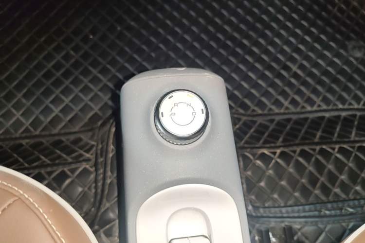 Used Wuling Hongguang MINIEV 2022 GAMEBOY 200km Play Edition with Lithium Iron Phosphate Gear Lever