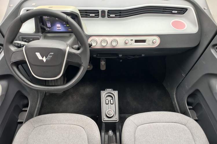 Used Wuling Hongguang MINIEV 2022 Macaron Fashion Model Lithium Iron Phosphate Gear Lever