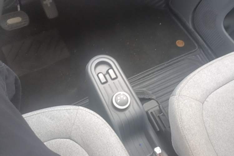 Used Wuling Hongguang MINIEV 2022 Macaron Premium Model – Lithium Iron Phosphate Gear Lever