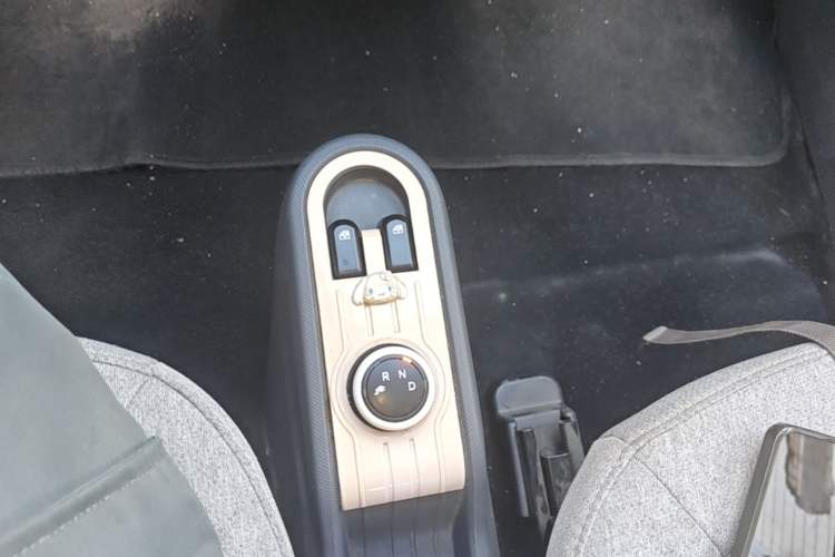 Used Wuling Hongguang MINIEV 2022 Macaron Fashion Model Lithium Iron Phosphate Gear Lever