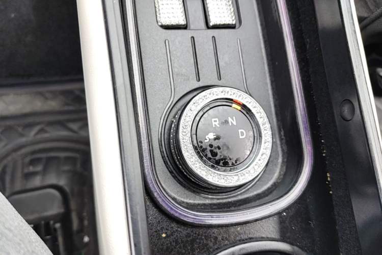 Used Wuling Hongguang MINIEV 2022 Macaron Premium Model – Lithium Iron Phosphate Gear Lever