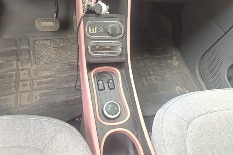 Used Wuling Hongguang MINIEV 2022 Macaron Premium Model – Lithium Ternary Battery Gear Lever