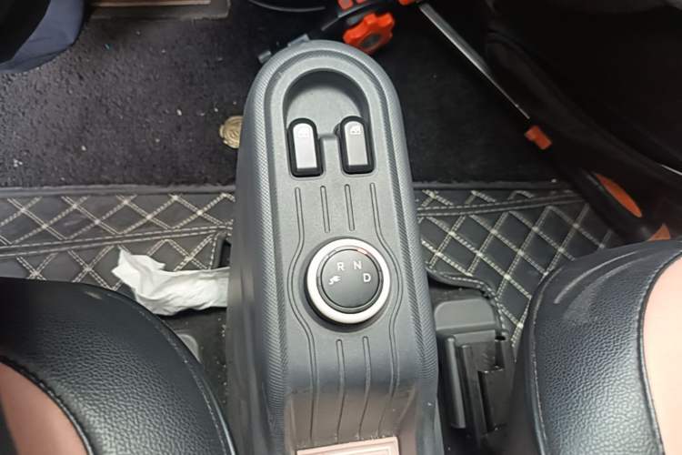 Used Wuling Hongguang MINIEV 2022 Macaron Premium Model – Lithium Iron Phosphate Gear Lever