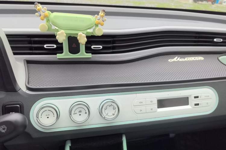 Used Wuling Hongguang MINIEV 2022 Macaron Premium Model – Lithium Iron Phosphate Audio And AC Panel