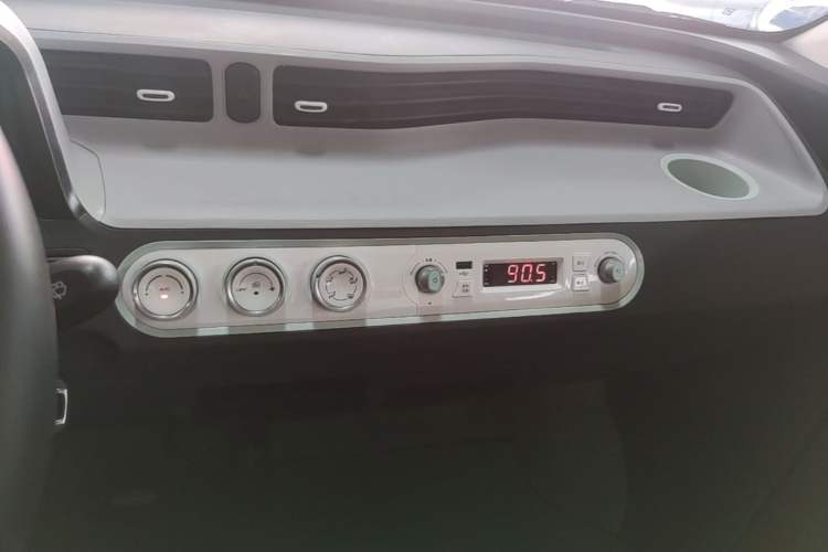 Used Wuling Hongguang MINIEV 2022 Macaron Fashion Model Lithium Iron Phosphate Audio And AC Panel