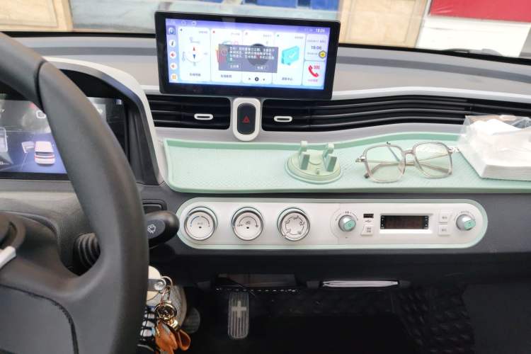 Used Wuling Hongguang MINIEV 2022 Macaron Premium Model – Lithium Iron Phosphate Audio And AC Panel
