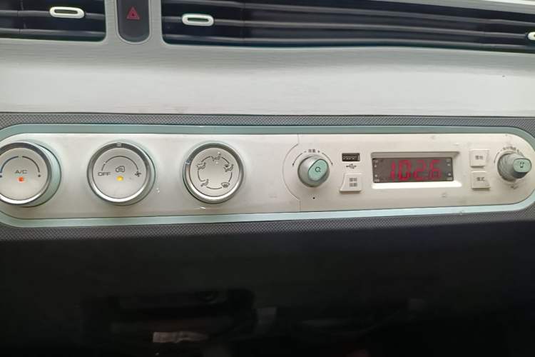 Used Wuling Hongguang MINIEV 2022 Macaron Fashion Model Lithium Iron Phosphate Audio And AC Panel
