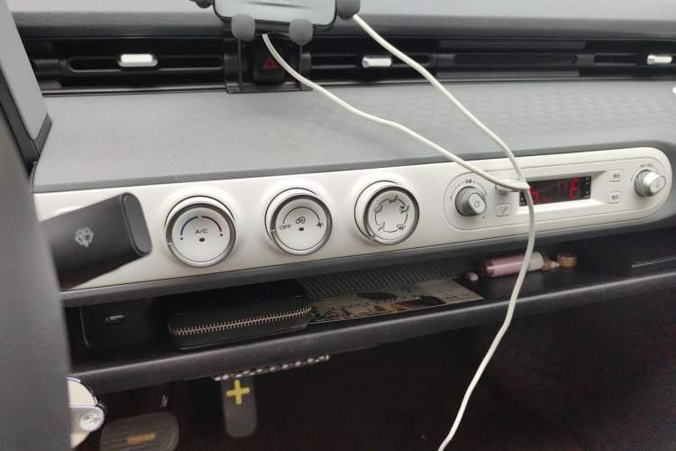Used Wuling Hongguang MINIEV 2022 GAMEBOY 300km Enthusiast Model with Lithium Iron Phosphate Audio And AC Panel