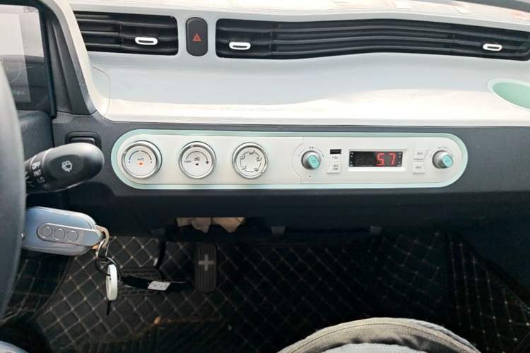 Used Wuling Hongguang MINIEV 2022 Macaron Premium Model – Lithium Iron Phosphate Audio And AC Panel
