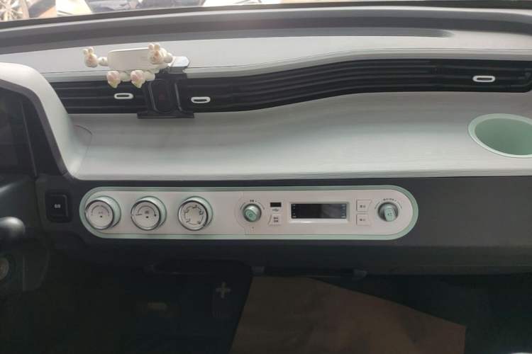 Used Wuling Hongguang MINIEV 2022 Macaron Premium Model – Lithium Iron Phosphate Audio And AC Panel