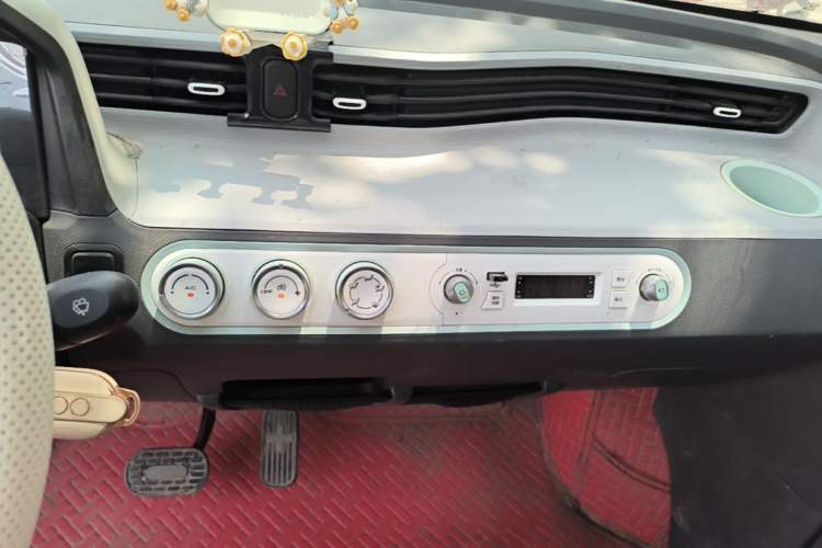 Used Wuling Hongguang MINIEV 2022 Macaron Premium Model – Lithium Iron Phosphate Audio And AC Panel