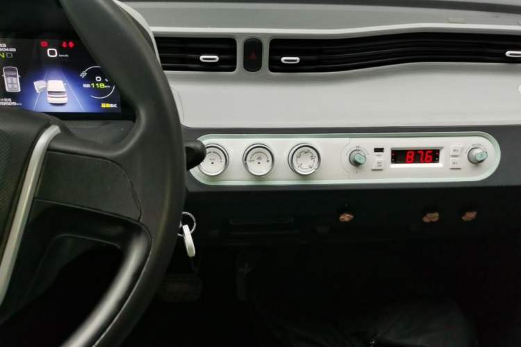 Used Wuling Hongguang MINIEV 2022 Macaron Fashion Model Lithium Iron Phosphate Audio And AC Panel