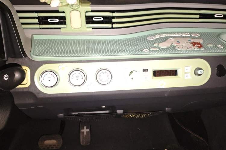Used Wuling Hongguang MINIEV 2022 Macaron Fashion Edition Lithium-Nickel-Cobalt-Alpha-oxide Audio And AC Panel