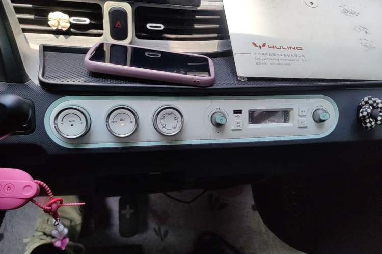 Used Wuling Hongguang MINIEV 2022 Macaron Premium Model – Lithium Iron Phosphate Audio And AC Panel