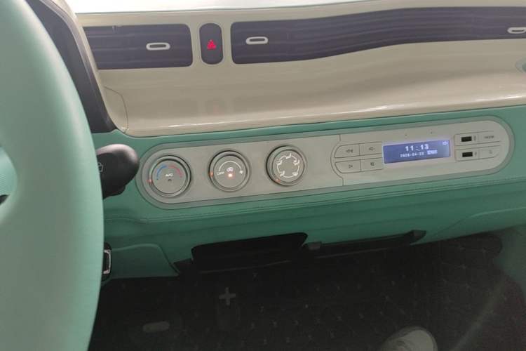 Used Wuling Hongguang MINIEV 2022 Macaron Premium Model – Lithium Iron Phosphate Audio And AC Panel