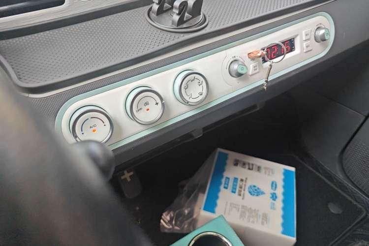 Used Wuling Hongguang MINIEV 2022 Macaron Premium Model – Lithium Iron Phosphate Audio And AC Panel