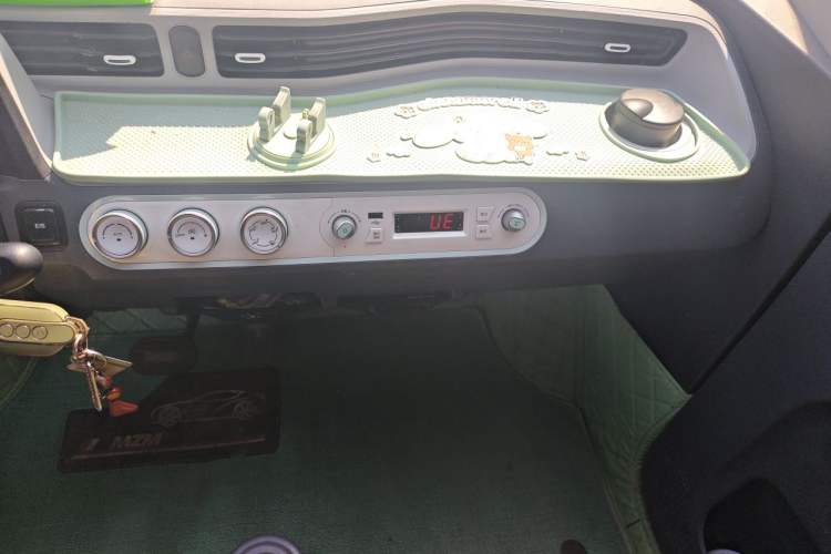 Used Wuling Hongguang MINIEV 2022 Macaron Premium Model – Lithium Iron Phosphate Audio And AC Panel