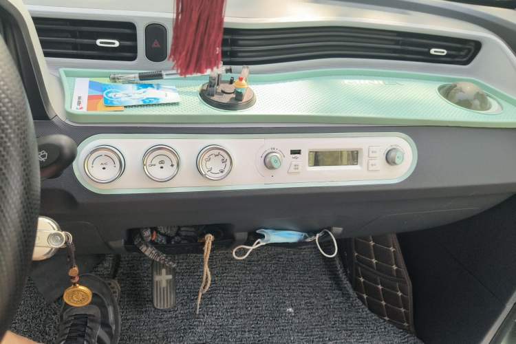 Used Wuling Hongguang MINIEV 2022 Macaron Premium Model – Lithium Iron Phosphate Audio And AC Panel