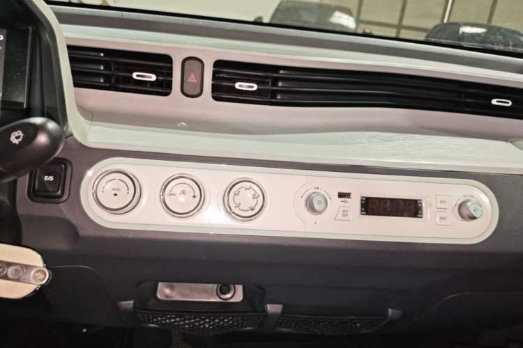 Used Wuling Hongguang MINIEV 2022 Macaron Premium Model – Lithium Iron Phosphate Audio And AC Panel