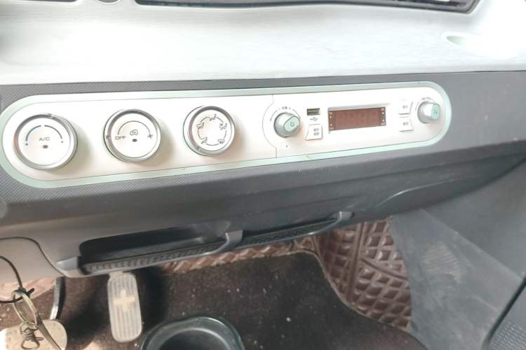 Used Wuling Hongguang MINIEV 2022 Macaron Premium Model – Lithium Iron Phosphate Audio And AC Panel