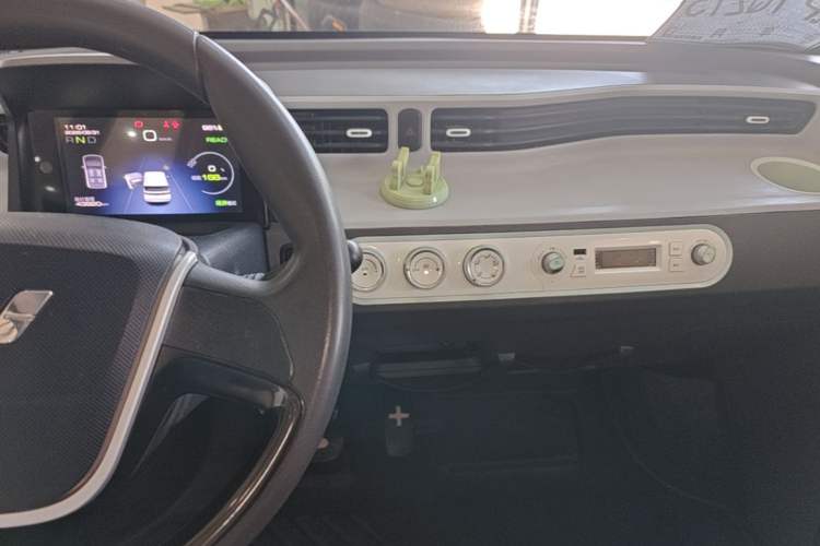 Used Wuling Hongguang MINIEV 2022 Macaron Premium Model – Lithium Iron Phosphate Audio And AC Panel
