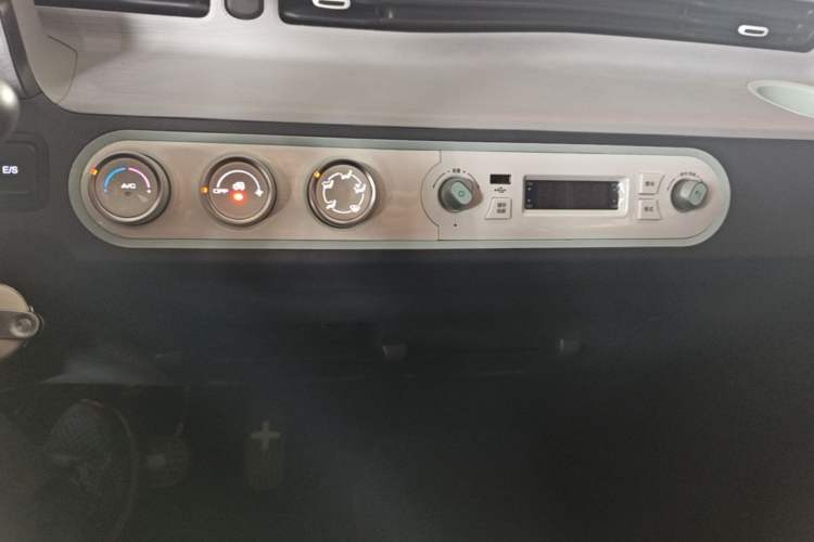Used Wuling Hongguang MINIEV 2022 Macaron Premium Model – Lithium Iron Phosphate Audio And AC Panel