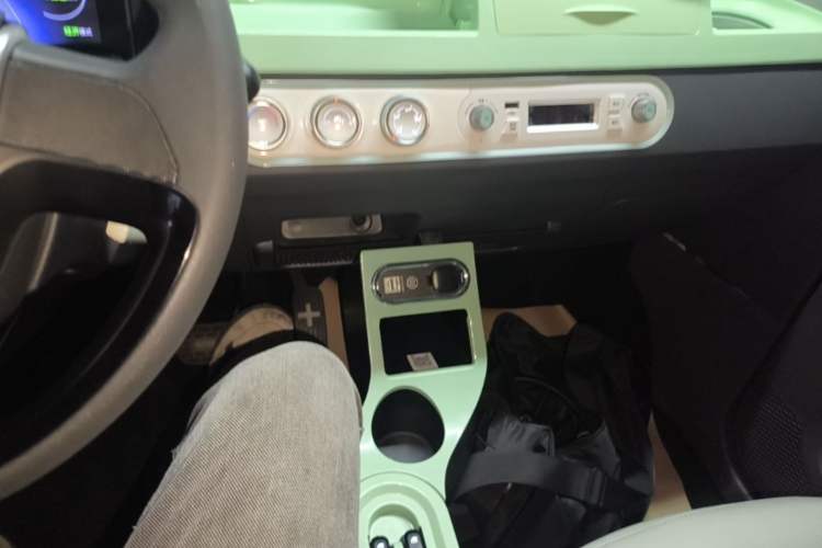 Used Wuling Hongguang MINIEV 2022 Macaron Premium Model – Lithium Iron Phosphate Audio And AC Panel
