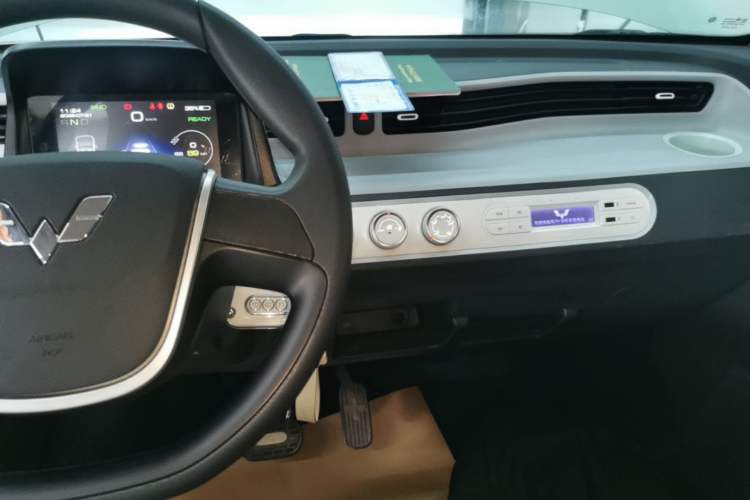 Used Wuling Hongguang MINIEV 2022 Macaron Premium Model – Lithium Iron Phosphate Audio And AC Panel