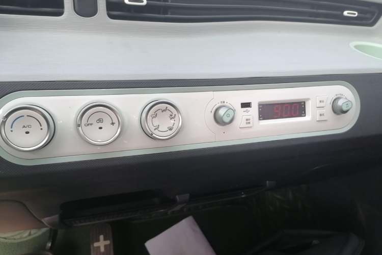 Used Wuling Hongguang MINIEV 2022 Macaron Premium Model – Lithium Iron Phosphate Audio And AC Panel