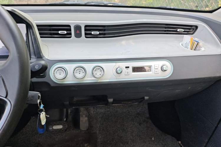 Used Wuling Hongguang MINIEV 2022 Macaron Fashion Model Lithium Iron Phosphate Audio And AC Panel