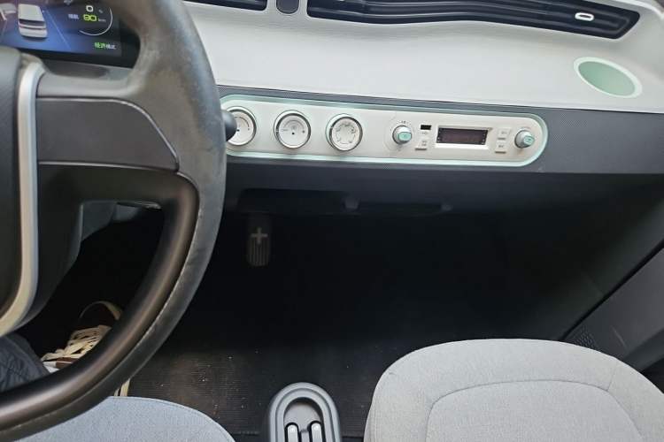 Used Wuling Hongguang MINIEV 2022 Macaron Premium Model – Lithium Iron Phosphate Audio And AC Panel
