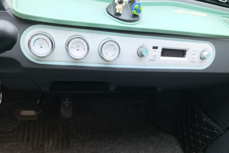 Used Wuling Hongguang MINIEV 2022 Macaron Premium Model – Lithium Iron Phosphate Audio And AC Panel