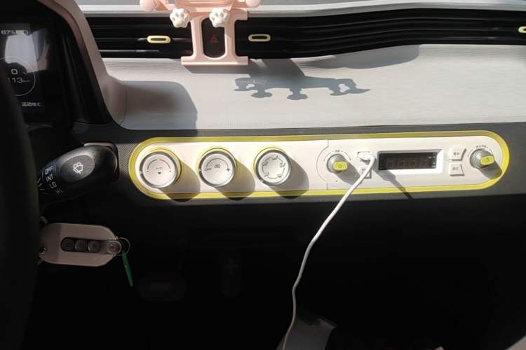 Used Wuling Hongguang MINIEV 2022 Macaron-Color Edition Lithium Iron Phosphate Audio And AC Panel
