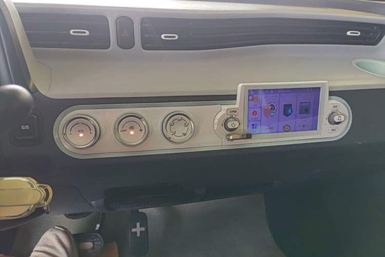 Used Wuling Hongguang MINIEV 2022 Macaron Premium Model – Lithium Iron Phosphate Audio And AC Panel