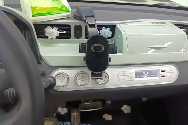 Used Wuling Hongguang MINIEV 2022 Macaron Premium Model – Lithium Ternary Battery Audio And AC Panel