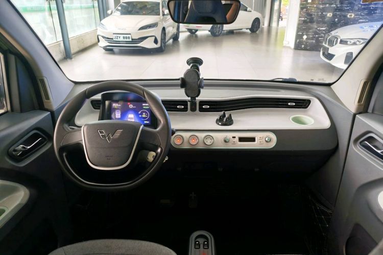 Used Wuling Hongguang MINIEV 2022 Macaron Premium Model – Lithium Iron Phosphate Audio And AC Panel