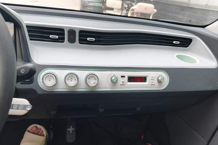 Used Wuling Hongguang MINIEV 2022 Macaron Premium Model – Lithium Iron Phosphate Audio And AC Panel
