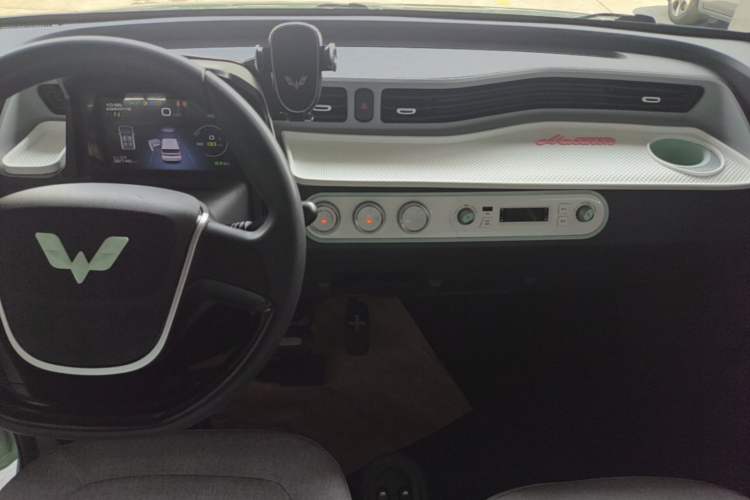 Used Wuling Hongguang MINIEV 2022 Macaron Premium Model – Lithium Iron Phosphate Audio And AC Panel