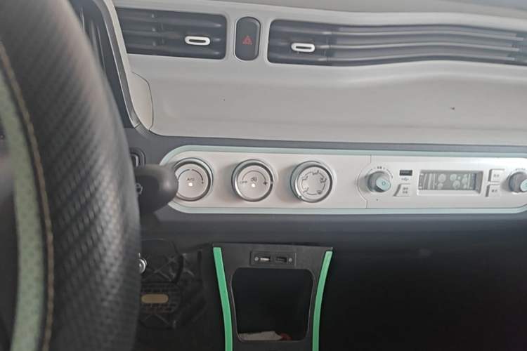 Used Wuling Hongguang MINIEV 2022 Enjoy Edition Lithium Iron Phosphate Audio And AC Panel