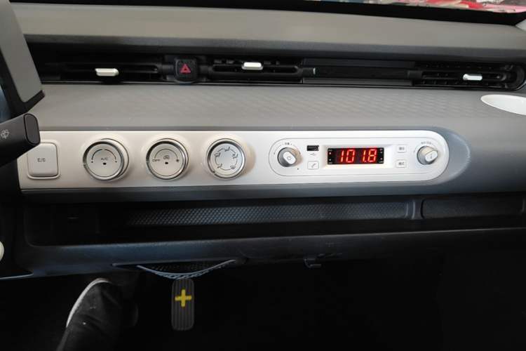 Used Wuling Hongguang MINIEV 2022 GAMEBOY 300km Enthusiast Model with Lithium Iron Phosphate Audio And AC Panel