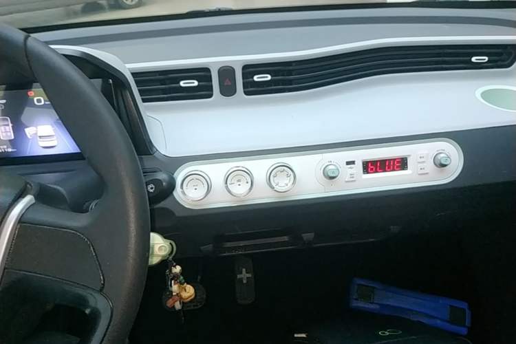 Used Wuling Hongguang MINIEV 2022 Macaron Fashion Model Lithium Iron Phosphate Audio And AC Panel