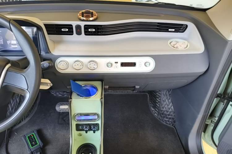 Used Wuling Hongguang MINIEV 2022 Macaron Premium Model – Lithium Iron Phosphate Audio And AC Panel