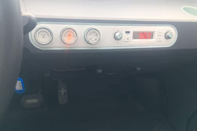 Used Wuling Hongguang MINIEV 2022 Macaron Fashion Edition Lithium-Nickel-Cobalt-Alpha-oxide Audio And AC Panel