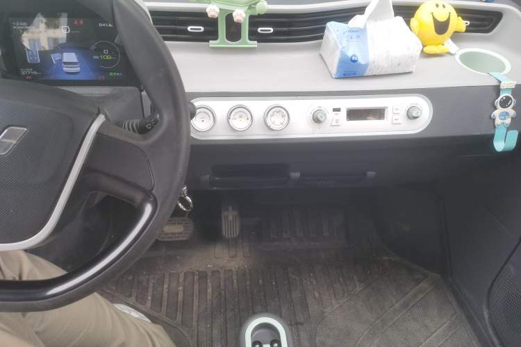 Used Wuling Hongguang MINIEV 2022 Macaron Premium Model – Lithium Iron Phosphate Audio And AC Panel
