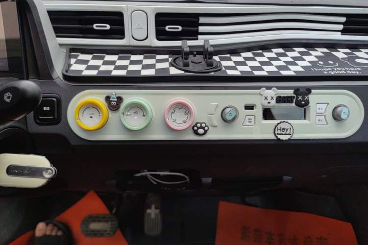 Used Wuling Hongguang MINIEV 2022 Macaron Premium Model – Lithium Iron Phosphate Audio And AC Panel